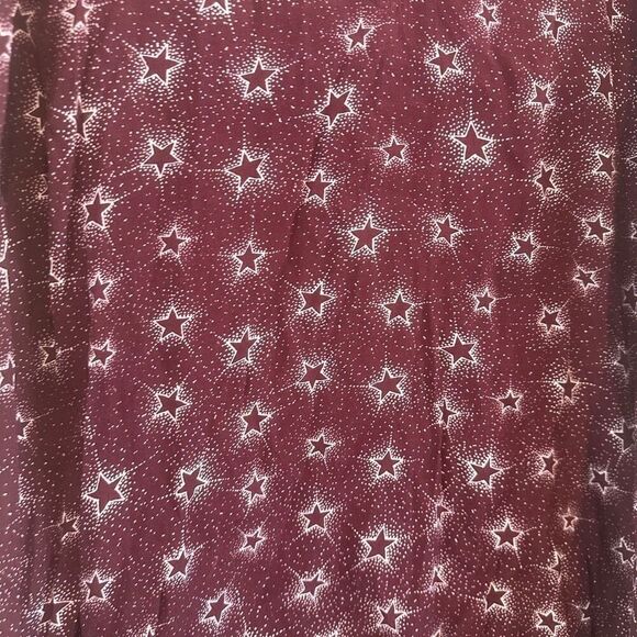 Torrid Women’s Maroon Star Celestial Short sleeve Blouse Size 1 Plus Size - Picture 2 of 6
